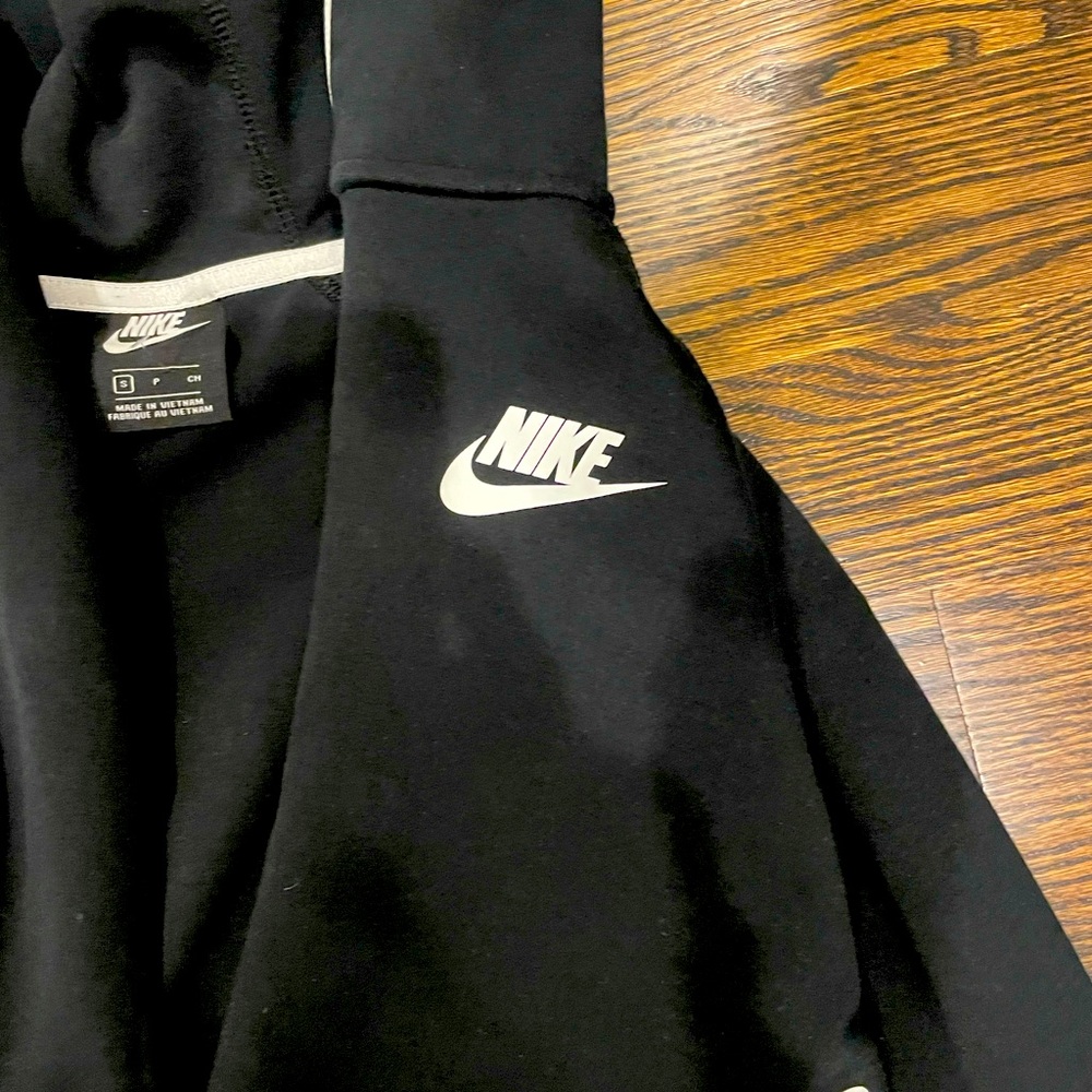 Nike jacket lightweight size small